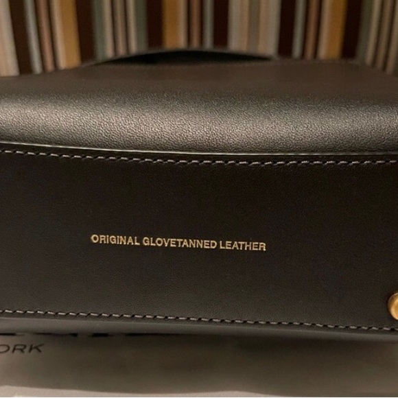 Elegant Coach Black glove-tanned Leather Cashin Mini Tote - Picture 9 of 14